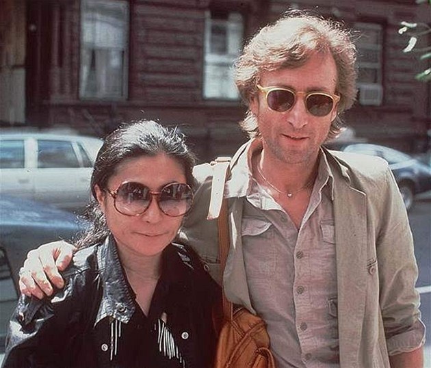 John Lennon a jeho man�elka Yoko Ono v New Yorku v roce 1980