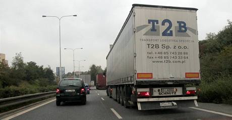 Spořilovská ulice má problémy s kamiony.