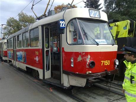 Nehoda kodovky a dvojice tramvaj na Blohorsk ulici v Praze (7.10.2010)