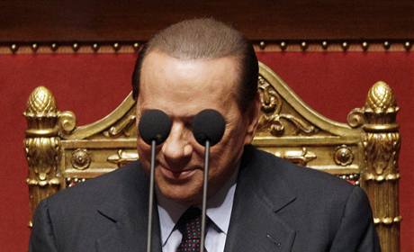 Silvio Berlusconi v italskm sentu (30. z 2010)