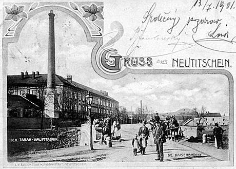Budova tabaky v Novm Jin na pohlednici z roku 1901.