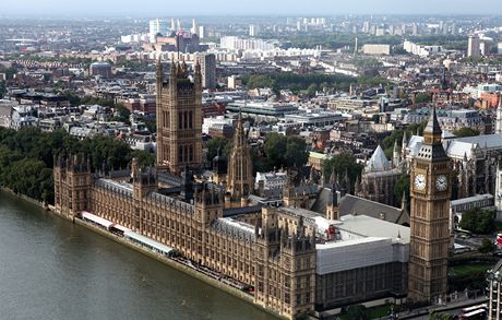 Londn. Parlament z Londnskho oka