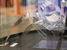 CEATEC 2010 - Nippon Electric Glass - fima vyrbjc displeje pro aktivn 3D brle