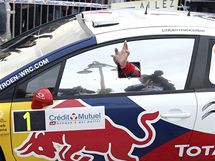 Sbastien Loeb zdrav divky pi Francouzsk rallye
