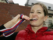Eva Vtekov se stbrnou medail z MS basketbalistek