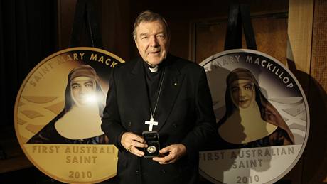 Kardinl George Pell pedstavil pamtn minci pi pleitosti svatoeen Mary MacKillopov
