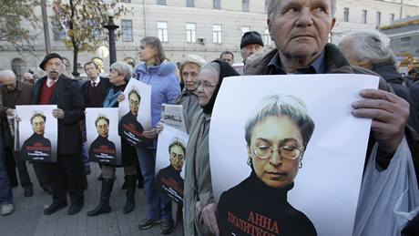 V Moskv si stovky lidí pipomnly tvrté výroí vrady Anny Politkovské....