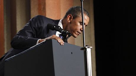 Barack Obama hledá svj prezidentský znak (5. íjna 2010)