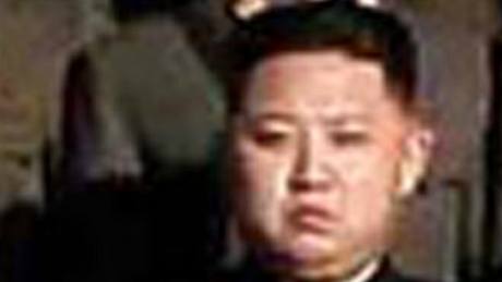 Nedatovaný snímek Kim ong-una se severokorejskými vojáky. KLDR fotografii zveejnila 6. íjna 2010
