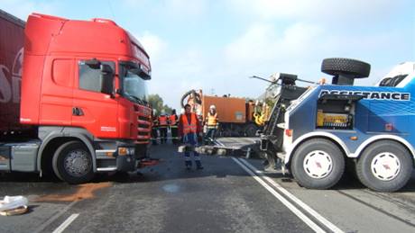 Tragická nehoda u Hukvald blokovala nkolik hodin dleitou silnici.