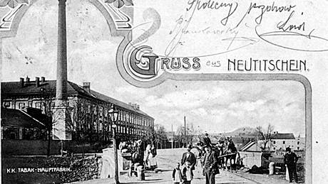 Budova tabaky v Novém Jiín na pohlednici z roku 1901.