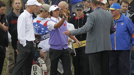 Druhý den Ryder Cupu 2010 - Rickie Fowler p�ed nová�kovskou chybou na �tvrté jamce.