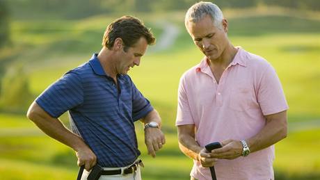 Urychlí chytrý mobilní telefon na golfu hru, nebo ji naopak zdrží?