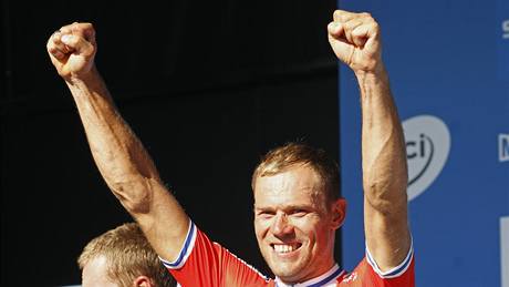 Thor Hushovd slaví titul mistra sv�ta na stupních vít�z�.