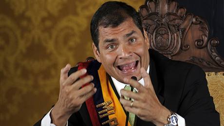 Ekvádorský prezident Rafael Correa po proputní z nemocnice (1. íjna 2010)