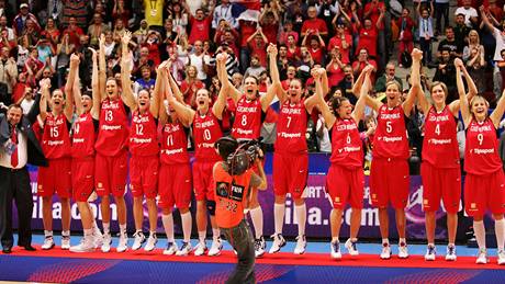 České basketbalistky se radují ze stříbra z MS 2010