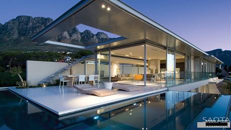 Luxusní vila s bazénem od architektonického studia Saota z Jihoafrické republiky