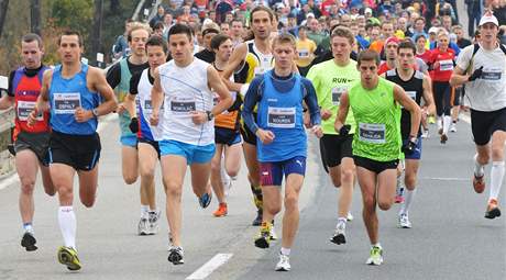 U Lodních sport na Brnnské pehrad se na start závodu Vokolo Príglu shromádilo neekaných 927 závodník. (16. íjen 2010)