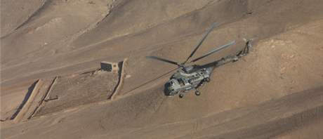 Taktick pelet armdnho vrtulnku nad Afghnistnem (jen 2010)