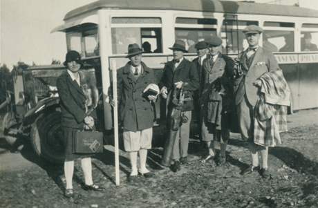 Takto vypadaly zájezdy golfist z Prahy na Línici v roce 1928.