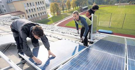 Solární panely na stee základní koly v Trutnov