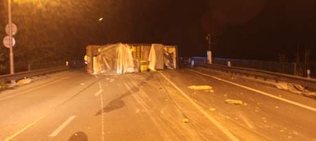 Nedávná nehoda kamionu si dnes vyádala u druhou uzavírku tunelu Hebe.