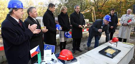 V Liberci byl poloen zkladn kmen na stavbu Centra pro nanomaterily, pokrokov technologie a inovace.