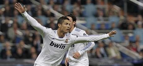 JE TAM! Cristiano Ronaldo z Realu Madrid se raduje ze vstelenho glu, kter prv vstelil.