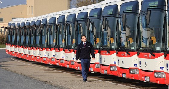 Brněnský dopravní podnik převzal ve čtvrtek 25 nových autobusů, každý z nich...
