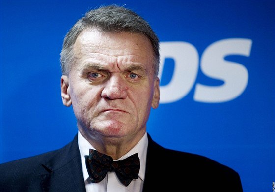 Bohuslav Svoboda ve volebním tábu ODS. (16. íjna 2010)