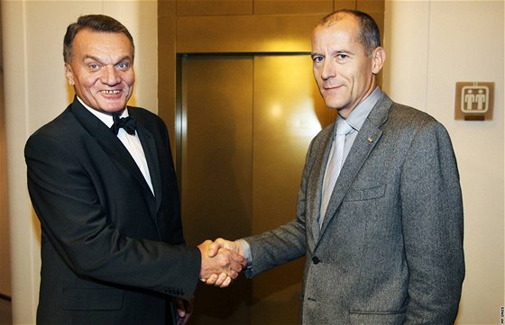Zdenk Tma z TOP 09 (vpravo) a Bohuslav Svoboda (ODS) zahájili jednání o koalici v Praze. (18. 10. 2010)