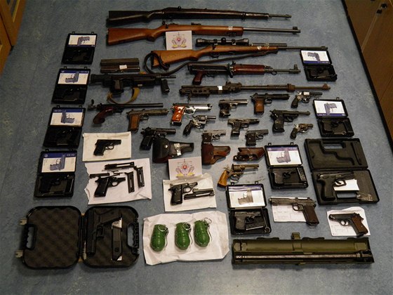 eská a slovenská policie odhalila gang podezelý z obchodování se zbranmi