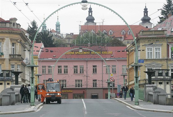 Praský most v Hradci Králové s árovkami na vnitní stran oblouk