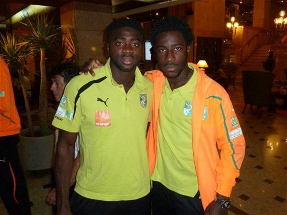 Bony Wilfried (vpravo) a Kolo Touré na srazu reprezentace Pobeí slonoviny.