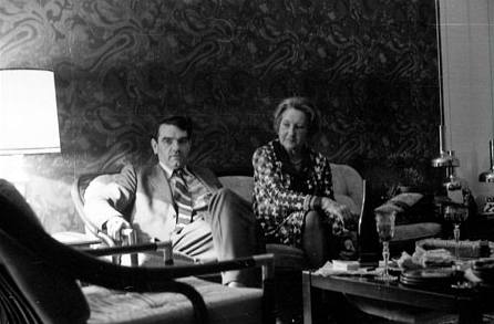 David Irving s Christou Schroederovou, osobn sekretkou Adolfa Hitlera, 1976