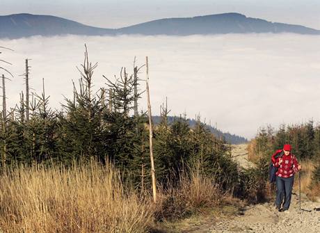 Pohled z Lys hory na smogem suovan Moravskoslezsk kraj.