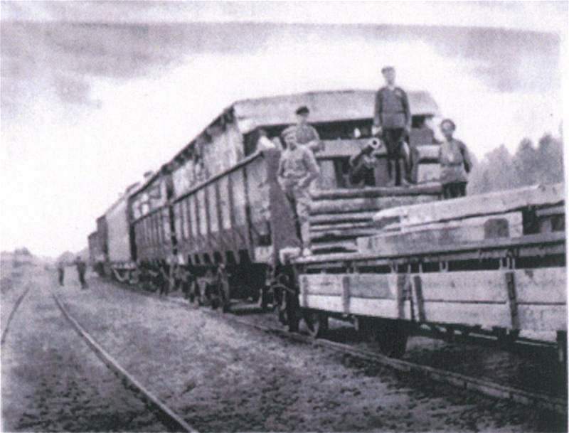 Obrnný vlak eskoslovenských legioná. I díky nim dokázali dret celou, nkolik tisíc kilometr dlouhou transsibiskou magistrálu.