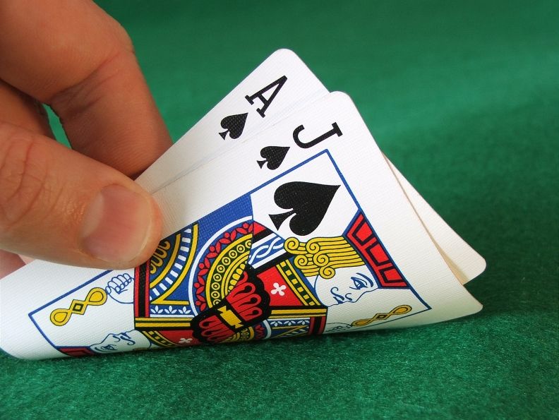 POKEROVÁ HV�ZDA. Isildur1 kone�n� odkryje svou pravou identitu.