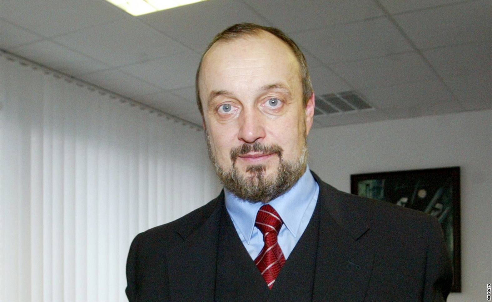 T�SNÉ VÍT�ZSTVÍ. Senátor Petr Bratský vyhrál ve svém obvod� o pouhých sedmdesát hlas�.