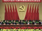 Sedmnácté zasedání Ústedního výboru Komunistické strany íny. Vicepremiér Si ing-pching druhá zprava, souasný prezident Chu in-tchao sedí uprosted (18. íjna 2010)