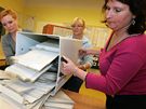 Stn hlasovacch lstk ve volebnm okrsku Slovansk nmst v brnnskm Krlov Poli. (16. jna 2010)