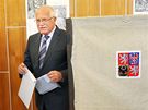 Prezident Václav Klaus odevzdal své hlasy v Praze 8. (15. íjna 2010)