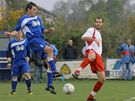 Fotbalisté Tebon (v modrém) podlehli v divizi doma Voticím 1:3.