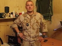 Den českého vojáka v Afghánistánu - Izy u své postele.