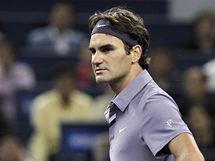 NEJDE TO. Roger Federer ve finle turnaje v anghaji.