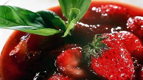 Jahody s balsamikovým octem.