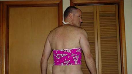 Foto jako dkaz: Plukovník Russell Williams v ukradeném spodním prádle (18. íjna 2010)