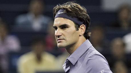 NEJDE TO. Roger Federer ve finále turnaje v anghaji.