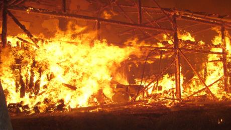 Na Vsetínsku hoel v noci statek, v ohnm zniené stodole nalezli hasii lidské ostatky