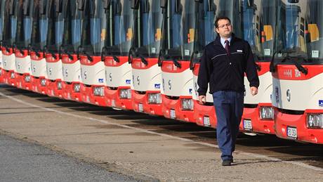 Brnnský dopravní podnik pevzal ve tvrtek 25 nových autobus, kadý z nich...